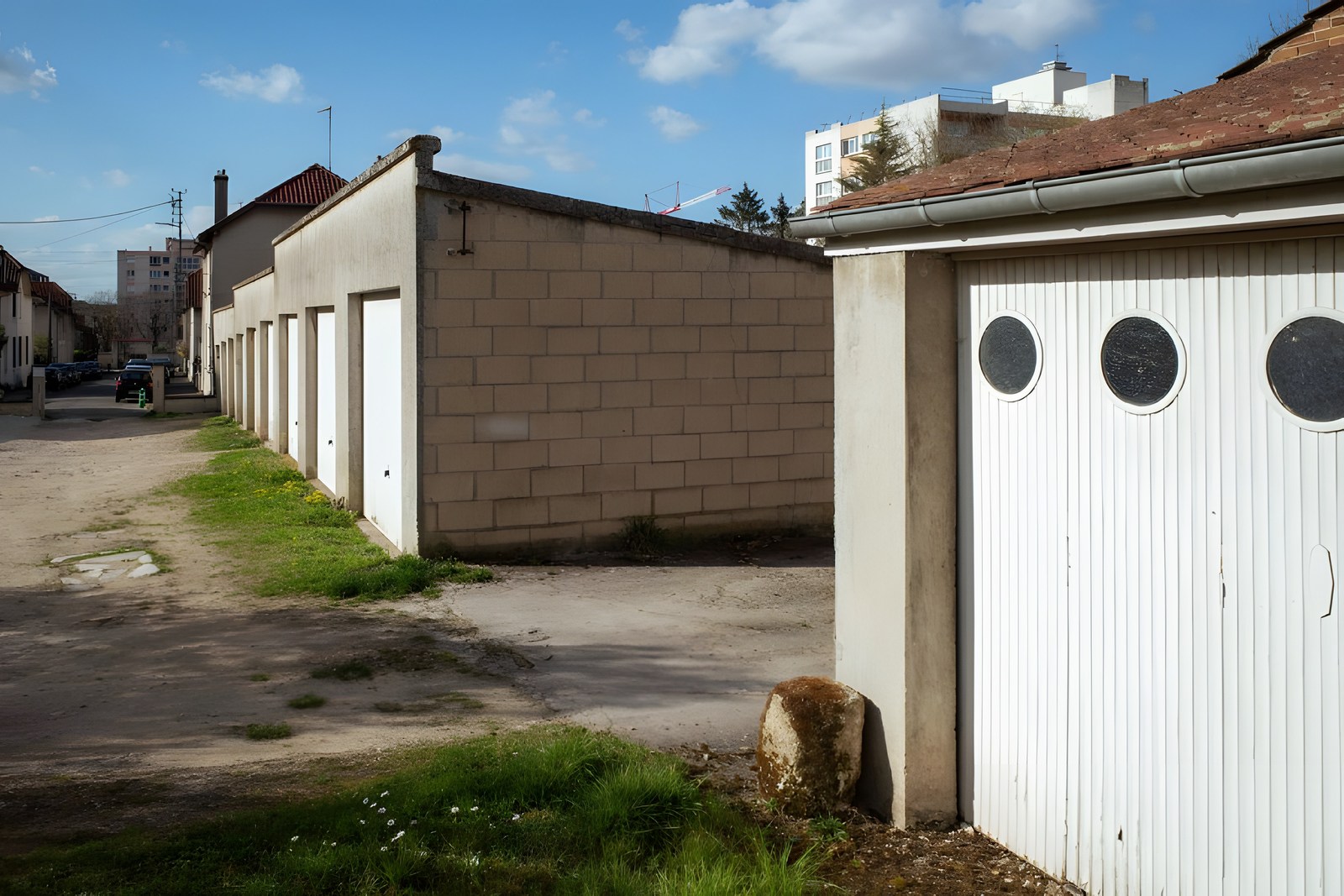 Paskola garažui pirkti: kada tai protinga investicija, o kada – tik papildoma išlaida?